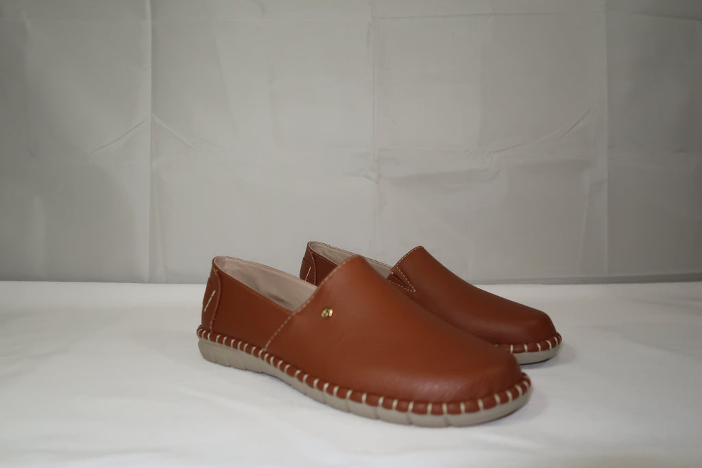 Mocasín Slip-On Magnolia Camel -Zapato de Piso Confort para Mujer.