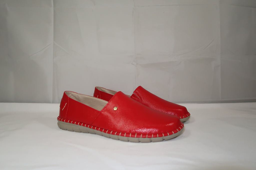 Mocasín Slip-On Magnolia Rojo -Zapato de Piso Confort para Mujer.