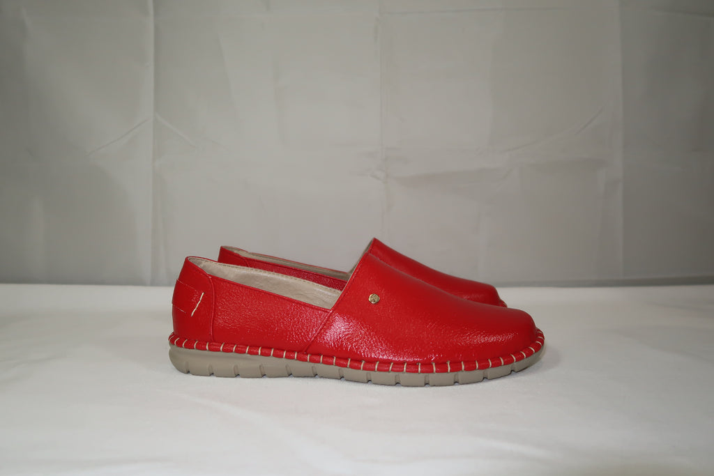 Mocasín Slip-On Magnolia Rojo -Zapato de Piso Confort para Mujer.